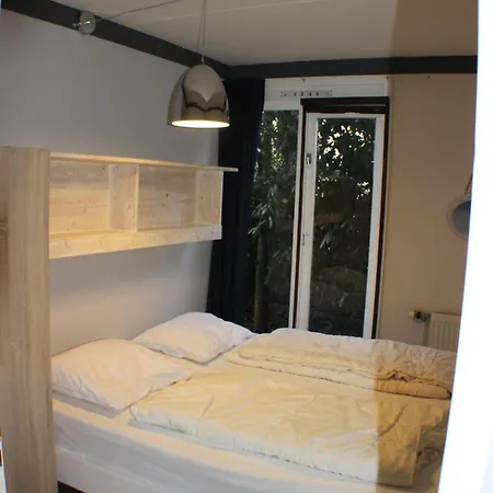 Nova Zembla ユリアーナドルプ